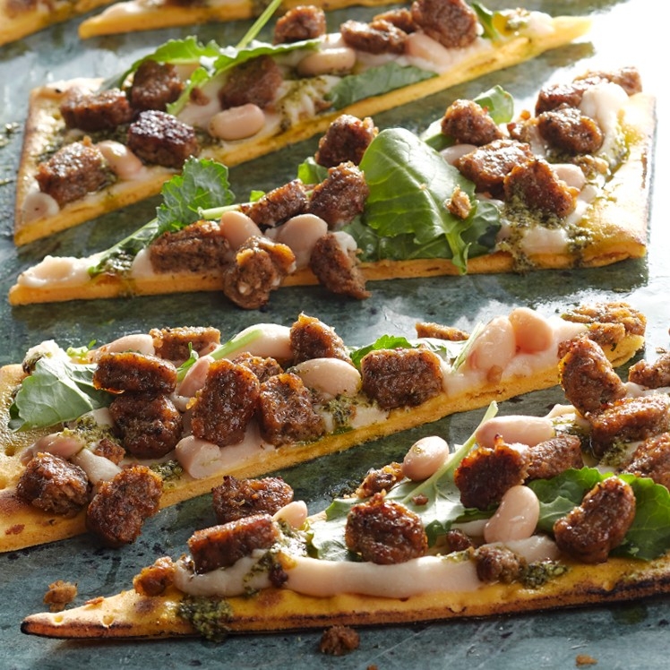 Garlicky White Bean and Saus'ge Pesto Flatbread 