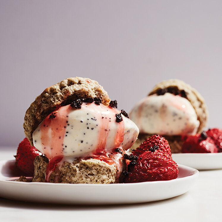 https://www.usfoods.com/content/usfoods-dce/en/great-food/recipes/earl-grey-scone-sundae-with-poppyseed-gelato-and-roasted-strawbe/_jcr_content/recipe-header/image.img.png/1597320288207.png